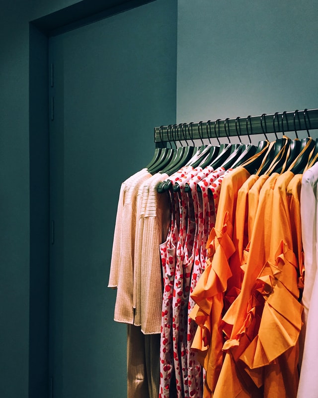 Как Красиво Развесить Одежду В Магазине